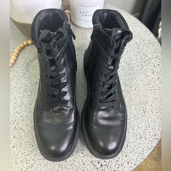 Women’s/Girls Calvin Klein Black Leather Combat Boots.  Size 5/6 - Picture 2 of 5